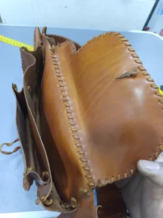 Riñonera de cuero artesanal