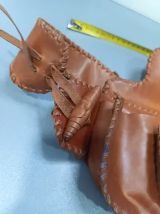 Riñonera de cuero artesanal