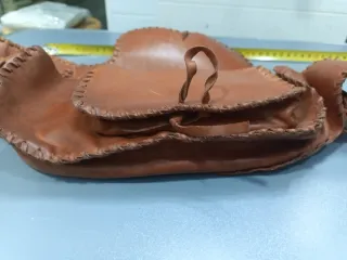 Riñonera de cuero artesanal