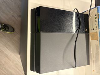 PS4 500GB con 2 mandos