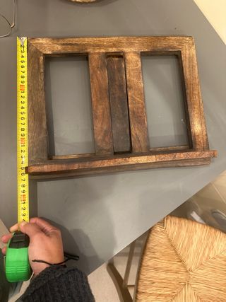 Atril de madera tratada