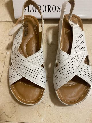 Sandalias blancas Globosa mujer
