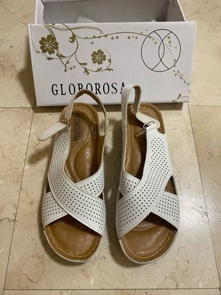 Sandalias blancas Globosa mujer