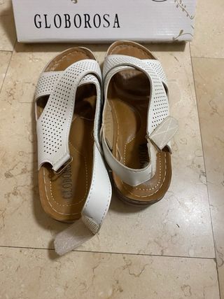 Sandalias blancas Globosa mujer