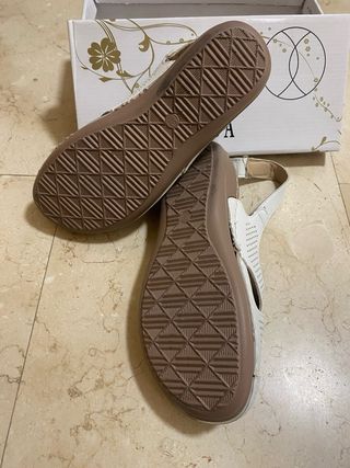 Sandalias blancas Globosa mujer