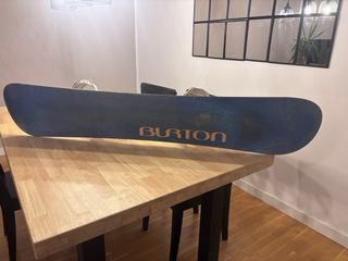 Tabla snowboard y fijaciones Burton