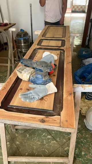 Se necesita ayudante de carpintería