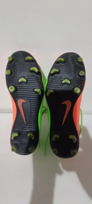 Botas de fútbol Nike para césped artificial