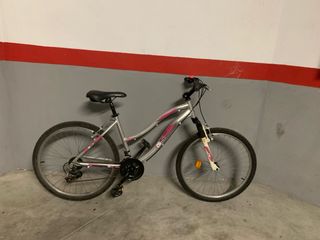 Bicicleta MTB Rockrider 26”. Aluminio. 21V