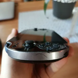 Sony PS Vita Nera 1004 con 4 Giochi + SD