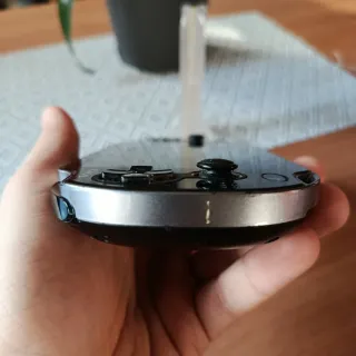 Sony PS Vita Nera 1004 con 4 Giochi + SD