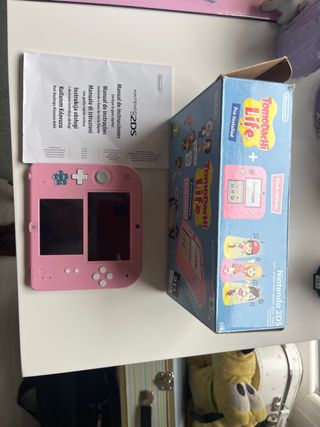 Nintendo 2DS Rosa Tomodachi Life