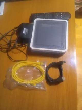 Decodificador Movistar UHD Wifi + Accesorios