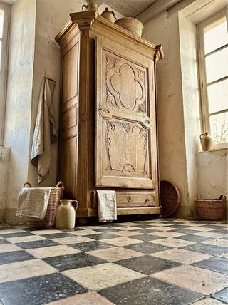 Alacena antigua de madera