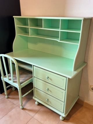 Dormitorio infantil: 2 camas, mesita y escritorio