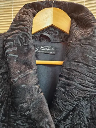 Abrigo de Astracán Negro