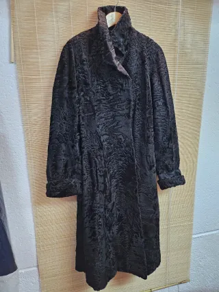 Abrigo de Astracán Negro