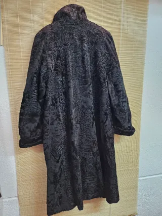 Abrigo de Astracán Negro