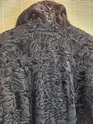 Abrigo de Astracán Negro