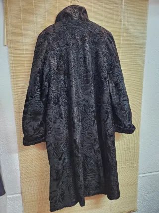 Abrigo de Astracán Negro