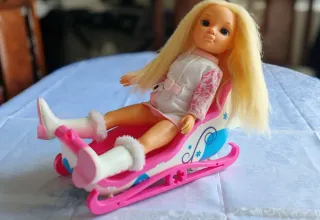 Muñeca Nancy con trineo