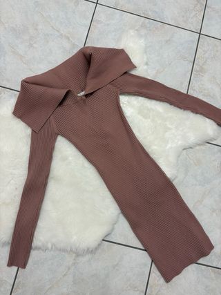 Vestito marrone a costine scollo Bardot