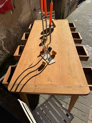 Mesa francesa antigua de cerezo. 8 cajones