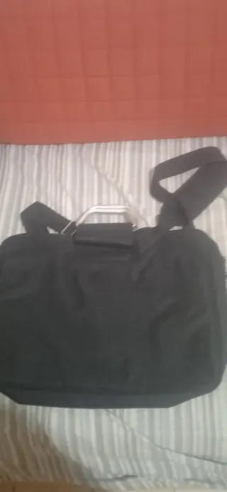 Borsa tracolla porta PC nera