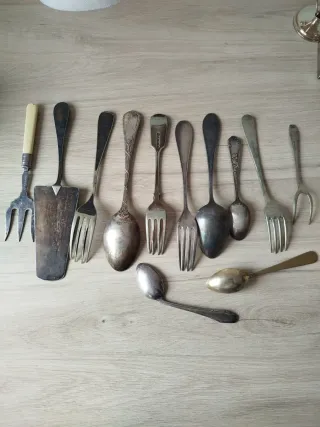 Lote cubertería antigua con sellos