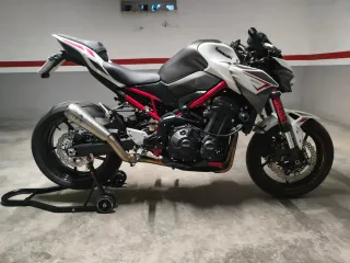 Kawasaki Z900 Full.