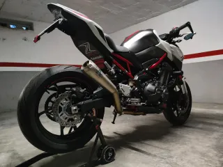 Kawasaki Z900 Full.