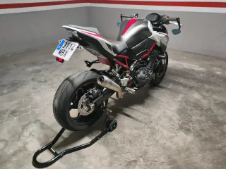 Kawasaki Z900 Full.