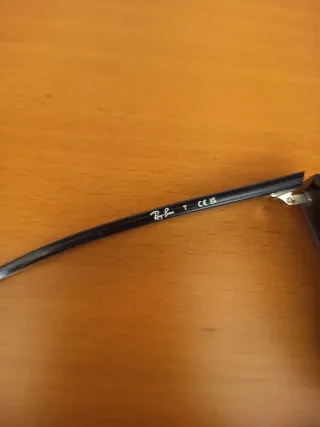 Gafas de sol Ray-Ban azules y cristales marrones