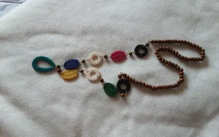 Collana con elementi tipo vimini