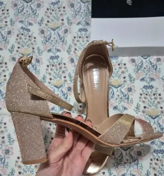 Tacones de fiesta dorados Toni