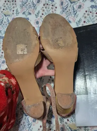 Tacones de fiesta dorados Toni