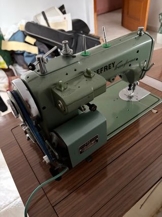 Máquina de coser Refrey Transforma