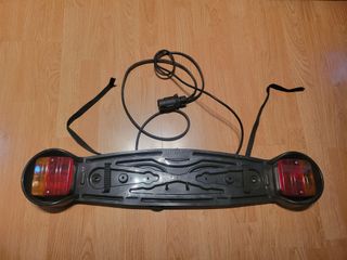 Portamatrículas externo con luces para señalizar