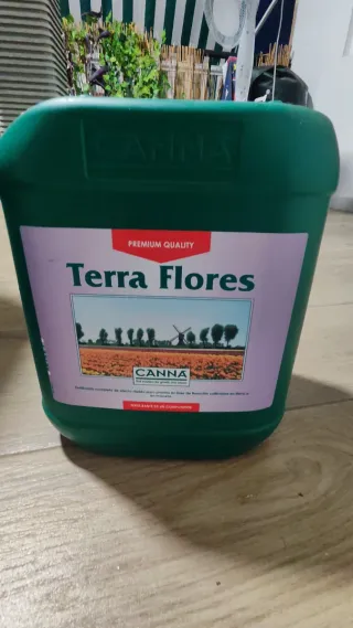 Varios fetilizantes y contrladores de Ph.