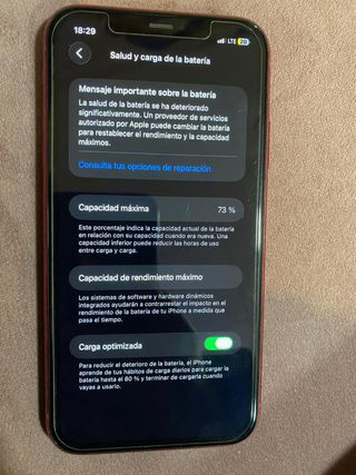 iPhone 11 Rojo buen estado bateria dora todo dia