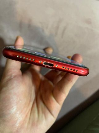 iPhone 11 Rojo buen estado bateria dora todo dia