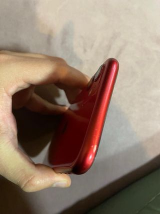 iPhone 11 Rojo buen estado bateria dora todo dia