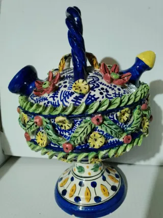 Botijo de cerámica decorado