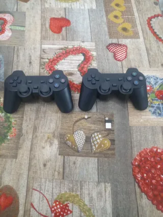 Mandos de videojuegos negros. Juego retro