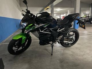 Moto Kawasaki 125cc Verde Negra Año 2022