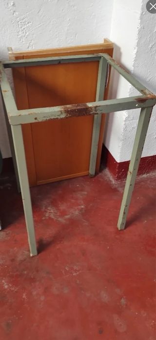 Pileta de baño blanca