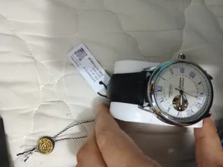 Reloj Fredric Automático Caja Negra Dorada