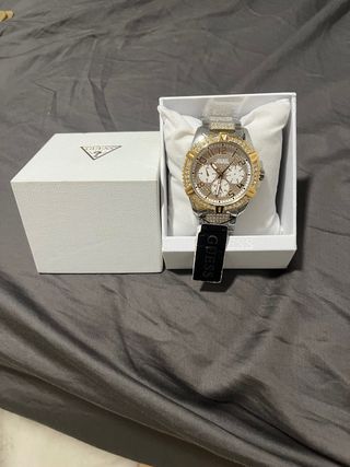 Reloj Guess Dorado y Plateado Nuevo