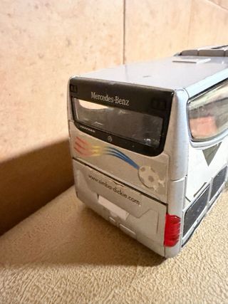 Autobús Mercedes a escala