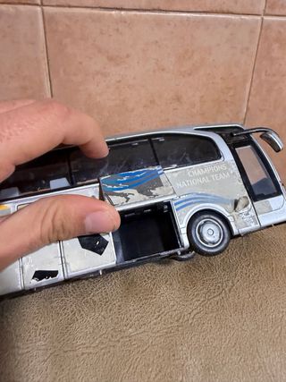 Autobús Mercedes a escala
